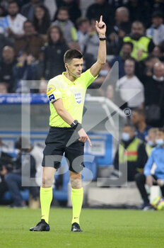 2021-10-24 - Referee Benoit Bastien cancels the goal of Neymar Jr of PSG during the French championship Ligue 1 football match between Olympique de Marseille (OM) and Paris Saint-Germain (PSG) on October 24, 2021 at Stade Velodrome in Marseille, France - OLYMPIQUE DE MARSEILLE (OM) VS PARIS SAINT-GERMAIN (PSG) - FRENCH LIGUE 1 - SOCCER