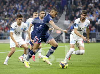 2021-10-24 - Kylian Mbappe of PSG between Cengiz Under and Luan Peres Petroni of Marseille during the French championship Ligue 1 football match between Olympique de Marseille (OM) and Paris Saint-Germain (PSG) on October 24, 2021 at Stade Velodrome in Marseille, France - OLYMPIQUE DE MARSEILLE (OM) VS PARIS SAINT-GERMAIN (PSG) - FRENCH LIGUE 1 - SOCCER