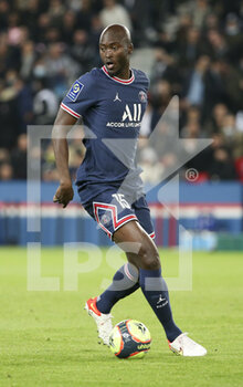 2021-10-29 - Danilo Pereira of PSG during the French championship Ligue 1 football match between Paris Saint-Germain and LOSC Lille on October 29, 2021 at Parc des Princes stadium in Paris, France - PARIS SAINT-GERMAIN VS LOSC LILLE - FRENCH LIGUE 1 - SOCCER