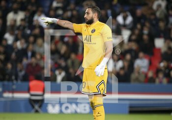2021-10-29 - Goalkeeper of PSG Gianluigi Donnarumma during the French championship Ligue 1 football match between Paris Saint-Germain and LOSC Lille on October 29, 2021 at Parc des Princes stadium in Paris, France - PARIS SAINT-GERMAIN VS LOSC LILLE - FRENCH LIGUE 1 - SOCCER