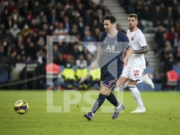 2021-10-29 - Lionel Messi of PSG during the French championship Ligue 1 football match between Paris Saint-Germain and LOSC Lille on October 29, 2021 at Parc des Princes stadium in Paris, France - PARIS SAINT-GERMAIN VS LOSC LILLE - FRENCH LIGUE 1 - SOCCER