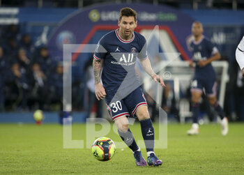 2021-10-29 - Lionel Messi of PSG during the French championship Ligue 1 football match between Paris Saint-Germain and LOSC Lille on October 29, 2021 at Parc des Princes stadium in Paris, France - PARIS SAINT-GERMAIN VS LOSC LILLE - FRENCH LIGUE 1 - SOCCER