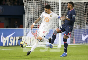 2021-10-29 - Jose Fonte of Lille, Neymar Jr of PSG during the French championship Ligue 1 football match between Paris Saint-Germain and LOSC Lille on October 29, 2021 at Parc des Princes stadium in Paris, France - PARIS SAINT-GERMAIN VS LOSC LILLE - FRENCH LIGUE 1 - SOCCER