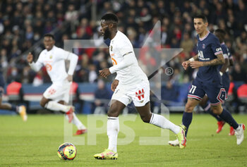 2021-10-29 - Jonathan Bamba of Lille, Angel Di Maria of PSG during the French championship Ligue 1 football match between Paris Saint-Germain and LOSC Lille on October 29, 2021 at Parc des Princes stadium in Paris, France - PARIS SAINT-GERMAIN VS LOSC LILLE - FRENCH LIGUE 1 - SOCCER