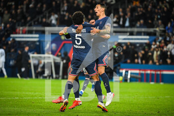 2021-10-29 - MARQUINHOS of PSG celebrate his goal with Angel DI MARIA of PSG during the French championship Ligue 1 football match between Paris Saint-Germain and LOSC Lille on October 29, 2021 at Parc des Princes stadium in Paris, France - PARIS SAINT-GERMAIN VS LOSC LILLE - FRENCH LIGUE 1 - SOCCER