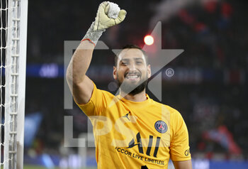 2021-10-29 - Goalkeeper of PSG Gianluigi Donnarumma celebrates the victory following during the French championship Ligue 1 football match between Paris Saint-Germain and LOSC Lille on October 29, 2021 at Parc des Princes stadium in Paris, France - PARIS SAINT-GERMAIN VS LOSC LILLE - FRENCH LIGUE 1 - SOCCER