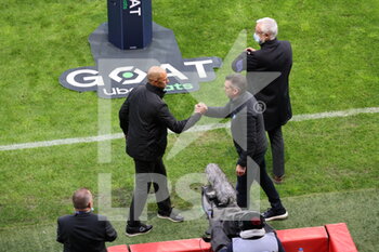 2021-11-06 - Coach Angers and coach LOSC during the French championship Ligue 1 football match between LOSC Lille and SCO Angers on November 6, 2021 at Pierre Mauroy stadium in Villeneuve-d'Ascq near Lille, France - LOSC LILLE VS SCO ANGERS - FRENCH LIGUE 1 - SOCCER