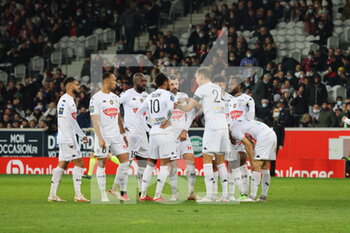 2021-11-06 - Players Angers during the French championship Ligue 1 football match between LOSC Lille and SCO Angers on November 6, 2021 at Pierre Mauroy stadium in Villeneuve-d'Ascq near Lille, France - LOSC LILLE VS SCO ANGERS - FRENCH LIGUE 1 - SOCCER