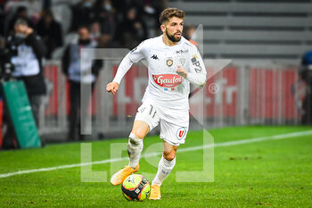 2021-11-06 - Jimmy CABOT of Angers during the French championship Ligue 1 football match between LOSC Lille and SCO Angers on November 6, 2021 at Pierre Mauroy stadium in Villeneuve-d'Ascq near Lille, France - LOSC LILLE VS SCO ANGERS - FRENCH LIGUE 1 - SOCCER