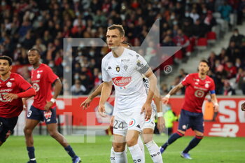 2021-11-06 - Romain THOMAS 24 Angers during the French championship Ligue 1 football match between LOSC Lille and SCO Angers on November 6, 2021 at Pierre Mauroy stadium in Villeneuve-d'Ascq near Lille, France - LOSC LILLE VS SCO ANGERS - FRENCH LIGUE 1 - SOCCER