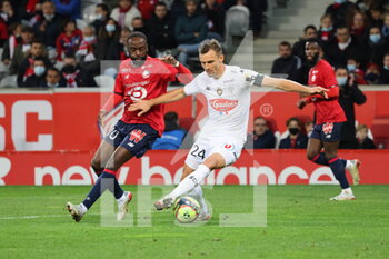 2021-11-06 - Romain THOMAS 24 Angers during the French championship Ligue 1 football match between LOSC Lille and SCO Angers on November 6, 2021 at Pierre Mauroy stadium in Villeneuve-d'Ascq near Lille, France - LOSC LILLE VS SCO ANGERS - FRENCH LIGUE 1 - SOCCER