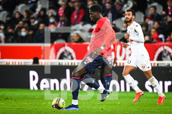 2021-11-06 - Amadou ONANA of Lille during the French championship Ligue 1 football match between LOSC Lille and SCO Angers on November 6, 2021 at Pierre Mauroy stadium in Villeneuve-d'Ascq near Lille, France - LOSC LILLE VS SCO ANGERS - FRENCH LIGUE 1 - SOCCER
