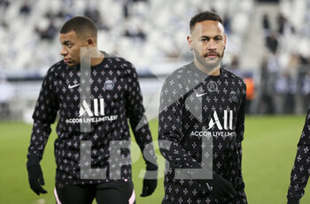 2021-11-06 - Neymar Jr, Kylian Mbappe (left) of PSG during the French championship Ligue 1 football match between Girondins de Bordeaux and Paris Saint-Germain on November 6, 2021 at Matmut Atlantique stadium in Bordeaux, France - GIRONDINS DE BORDEAUX VS PARIS SAINT-GERMAIN - FRENCH LIGUE 1 - SOCCER