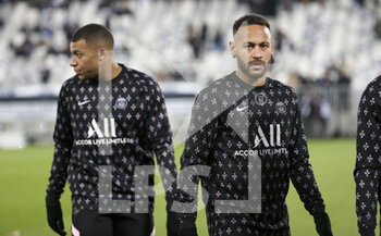 2021-11-06 - Neymar Jr, Kylian Mbappe (left) of PSG during the French championship Ligue 1 football match between Girondins de Bordeaux and Paris Saint-Germain on November 6, 2021 at Matmut Atlantique stadium in Bordeaux, France - GIRONDINS DE BORDEAUX VS PARIS SAINT-GERMAIN - FRENCH LIGUE 1 - SOCCER