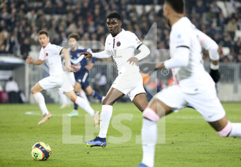 2021-11-06 - Eric Junior Dina-Ebimbe of PSG during the French championship Ligue 1 football match between Girondins de Bordeaux and Paris Saint-Germain on November 6, 2021 at Matmut Atlantique stadium in Bordeaux, France - GIRONDINS DE BORDEAUX VS PARIS SAINT-GERMAIN - FRENCH LIGUE 1 - SOCCER