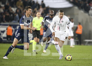 2021-11-06 - Kylian Mbappe of PSG, Laurent Koscielny of Bordeaux (left) during the French championship Ligue 1 football match between Girondins de Bordeaux and Paris Saint-Germain on November 6, 2021 at Matmut Atlantique stadium in Bordeaux, France - GIRONDINS DE BORDEAUX VS PARIS SAINT-GERMAIN - FRENCH LIGUE 1 - SOCCER