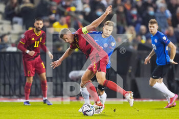 2021-11-13 - Jan Vertonghen of Belgium battles for possession with Rauno Sappinen of Estonia during the FIFA World Cup 2022, Qualifiers football match between Belgium and Estonia on November 13, 2021 at the King Baudouin Stadium in Brussels, Belgium - FIFA WORLD CUP 2022, QUALIFIERS - BELGIUM VS ESTONIA - FRENCH LIGUE 1 - SOCCER