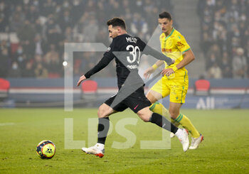 2021-11-20 - Lionel Messi of PSG, Andrei Girotto of Nantes during the French championship Ligue 1 football match between Paris Saint-Germain and FC Nantes on November 20, 2021 at Parc des Princes stadium in Paris, France - PARIS SAINT-GERMAIN VS FC NANTES - FRENCH LIGUE 1 - SOCCER