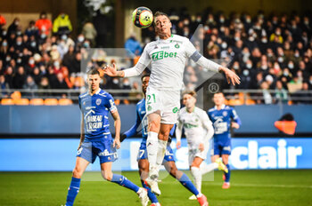 2021-11-21 - Romain HAMOUMA of Saint Etienne during the French championship Ligue 1 football match between ESTAC Troyes and AS Saint-Etienne on November 21, 2021 at Stade de l'Aube in Troyes, France - ESTAC TROYES VS AS SAINT-ETIENNE - FRENCH LIGUE 1 - SOCCER