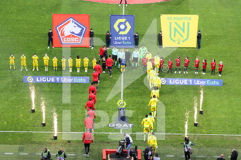 2021-11-27 - Entry players LOSC and FC Nantes during the French championship Ligue 1 football match between LOSC Lille and FC Nantes on November 27, 2021 at Pierre Mauroy stadium in Villeneuve-d'Ascq near Lille, France - LOSC LILLE VS FC NANTES - FRENCH LIGUE 1 - SOCCER