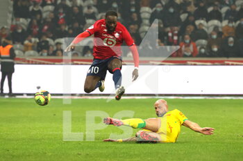 2021-11-27 - Duel Jonathan IKONE 10 LOSC and Nicolas PALLOIS 4 Nantes during the French championship Ligue 1 football match between LOSC Lille and FC Nantes on November 27, 2021 at Pierre Mauroy stadium in Villeneuve-d'Ascq near Lille, France - LOSC LILLE VS FC NANTES - FRENCH LIGUE 1 - SOCCER