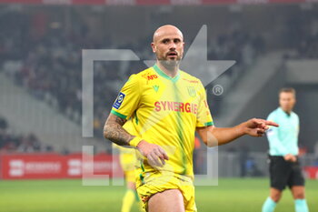 2021-11-27 - Nicolas PALLOIS 4 defender Nantes during the French championship Ligue 1 football match between LOSC Lille and FC Nantes on November 27, 2021 at Pierre Mauroy stadium in Villeneuve-d'Ascq near Lille, France - LOSC LILLE VS FC NANTES - FRENCH LIGUE 1 - SOCCER