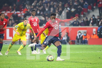 2021-11-27 - Shoot penalty Jonathan DAVID 9 LOSC during the French championship Ligue 1 football match between LOSC Lille and FC Nantes on November 27, 2021 at Pierre Mauroy stadium in Villeneuve-d'Ascq near Lille, France - LOSC LILLE VS FC NANTES - FRENCH LIGUE 1 - SOCCER