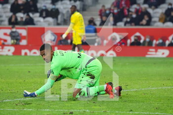 2021-11-27 - Alban LAFONT goalkeeper Nantes during the French championship Ligue 1 football match between LOSC Lille and FC Nantes on November 27, 2021 at Pierre Mauroy stadium in Villeneuve-d'Ascq near Lille, France - LOSC LILLE VS FC NANTES - FRENCH LIGUE 1 - SOCCER