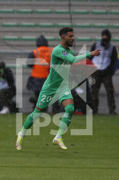 2021-11-28 - Dennis BOUANGA of Saint Etienne celebrate the goal during the French championship Ligue 1 football match between AS Saint-Etienne and Paris Saint-Germain on November 28, 2021 at Geoffroy Guichard stadium in Saint-Etienne, France - AS SAINT-ETIENNE (ASSE) VS PARIS SAINT-GERMAIN (PSG) - FRENCH LIGUE 1 - SOCCER