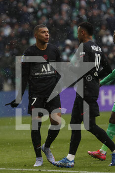 2021-11-28 - Kylian MBAPPE of Paris and NEYMAR Jr of Paris during the French championship Ligue 1 football match between AS Saint-Etienne and Paris Saint-Germain on November 28, 2021 at Geoffroy Guichard stadium in Saint-Etienne, France - AS SAINT-ETIENNE (ASSE) VS PARIS SAINT-GERMAIN (PSG) - FRENCH LIGUE 1 - SOCCER
