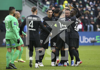 2021-11-28 - Marquinhos of PSG celebrates his goal with teammates during the French championship Ligue 1 football match between AS Saint-Etienne (ASSE) and Paris Saint-Germain (PSG) on November 28, 2021 at Stade Geoffroy Guichard in Saint-Etienne, France - AS SAINT-ETIENNE (ASSE) VS PARIS SAINT-GERMAIN (PSG) - FRENCH LIGUE 1 - SOCCER