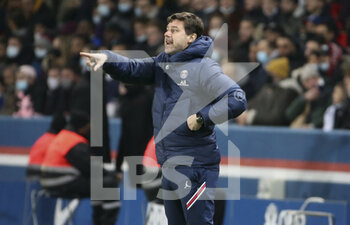 2021-12-01 - Coach of PSG Mauricio Pochettino during the French championship Ligue 1 football match between Paris Saint-Germain (PSG) and OGC Nice (OGCN) on December 1, 2021 at Parc des Princes stadium in Paris, France - PARIS SAINT-GERMAIN VS OGC NICE - FRENCH LIGUE 1 - SOCCER