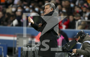 2021-12-01 - Coach of OGC Nice Christophe Galtier during the French championship Ligue 1 football match between Paris Saint-Germain (PSG) and OGC Nice (OGCN) on December 1, 2021 at Parc des Princes stadium in Paris, France - PARIS SAINT-GERMAIN VS OGC NICE - FRENCH LIGUE 1 - SOCCER