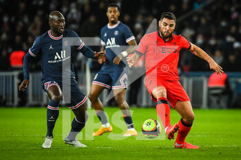 2021-12-01 - Danilo PEREIRA of PSG and Andy DELORT of Nice during the French championship Ligue 1 football match between Paris Saint-Germain and OGC Nice on December 1, 2021 at Parc des Princes stadium in Paris, France - PARIS SAINT-GERMAIN VS OGC NICE - FRENCH LIGUE 1 - SOCCER