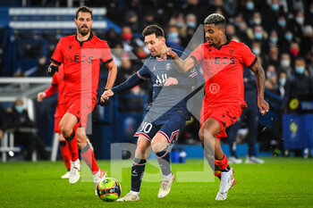 2021-12-01 - Morgan SCHNEIDERLIN of Nice, Lionel (Leo) MESSI of PSG and Mario LEMINA of Nice during the French championship Ligue 1 football match between Paris Saint-Germain and OGC Nice on December 1, 2021 at Parc des Princes stadium in Paris, France - PARIS SAINT-GERMAIN VS OGC NICE - FRENCH LIGUE 1 - SOCCER