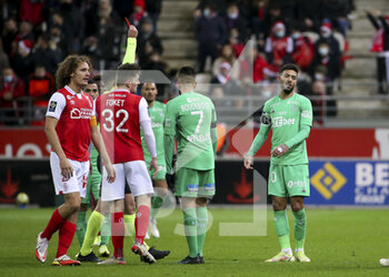 2021-12-11 - Denis Bouanga of Saint-Etienne receives a red card from referee Pierre Gaillouste during the French championship Ligue 1 football match between Stade de Reims and AS Saint-Etienne (ASSE) on December 11, 2021 at Stade Auguste Delaune in Reims, France - STADE DE REIMS VS AS SAINT-ETIENNE (ASSE) - FRENCH LIGUE 1 - SOCCER