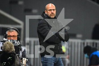 2021-12-12 - Peter BOSZ of Lyon during the French championship Ligue 1 football match between LOSC Lille and Olympique Lyonnais (Lyon) on December 12, 2021 at Pierre Mauroy stadium in Villeneuve-d'Ascq near Lille, France - LOSC LILLE VS OLYMPIQUE LYONNAIS (LYON) - FRENCH LIGUE 1 - SOCCER