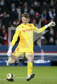 2021-12-12 - Goalkeeper of Monaco Alexander Nubel during the French championship Ligue 1 football match between Paris Saint-Germain (PSG) and AS Monaco (ASM) on December 12, 2021 at Parc des Princes stadium in Paris, France - PARIS SAINT-GERMAIN VS AS MONACO - FRENCH LIGUE 1 - SOCCER