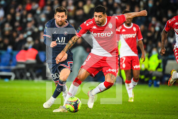 2021-12-12 - Lionel (Leo) MESSI of PSG and Guillermo MARIPAN of Monaco during the French championship Ligue 1 football match between Paris Saint-Germain and AS Monaco on December 12, 2021 at Parc des Princes stadium in Paris, France - PARIS SAINT-GERMAIN VS AS MONACO - FRENCH LIGUE 1 - SOCCER