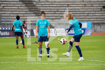 2021-08-28 - Mathilde Bourdieu of Paris FC and Celina Ould Hocine of Paris FC warm up ahead of the Women's French championship Arkema football match between Paris FC and EA Guingamp on August 28, 2021 at Robert Bobin stadium in Bondoufle, France - Photo Melanie Laurent / A2M Sport Consulting / DPPI - PARIS FC VS EA GUINGAMP - FRENCH WOMEN DIVISION 1 - SOCCER