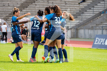 2021-08-28 - Oriane Jean Francois of Paris FC celebrates the goal with teammates during the Women's French championship Arkema football match between Paris FC and EA Guingamp on August 28, 2021 at Robert Bobin stadium in Bondoufle, France - Photo Melanie Laurent / A2M Sport Consulting / DPPI - PARIS FC VS EA GUINGAMP - FRENCH WOMEN DIVISION 1 - SOCCER