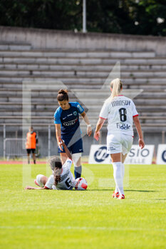 2021-08-28 - Mathilde Bourdieu of Paris FC helps Sana Daoudi of EA Guingamp during the Women's French championship Arkema football match between Paris FC and EA Guingamp on August 28, 2021 at Robert Bobin stadium in Bondoufle, France - Photo Melanie Laurent / A2M Sport Consulting / DPPI - PARIS FC VS EA GUINGAMP - FRENCH WOMEN DIVISION 1 - SOCCER