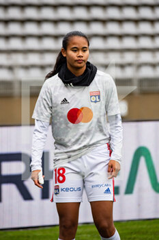 2021-12-12 - Alice Sombath of Olympique Lyonnais warms up ahead of the Women's French championship D1 Arkema football match between Paris FC and Olympique Lyonnais on December 12, 2021 at Charlety stadium in Paris, France - PARIS FC VS OLYMPIQUE LYONNAIS - FRENCH WOMEN DIVISION 1 - SOCCER