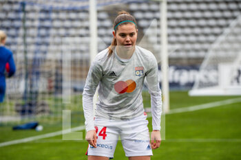 2021-12-12 - Signe Bruun of Olympique Lyonnais warms up ahead of the Women's French championship D1 Arkema football match between Paris FC and Olympique Lyonnais on December 12, 2021 at Charlety stadium in Paris, France - PARIS FC VS OLYMPIQUE LYONNAIS - FRENCH WOMEN DIVISION 1 - SOCCER