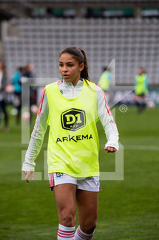 2021-12-12 - Delphine Cascarino of Olympique Lyonnais warms up ahead of the Women's French championship D1 Arkema football match between Paris FC and Olympique Lyonnais on December 12, 2021 at Charlety stadium in Paris, France - PARIS FC VS OLYMPIQUE LYONNAIS - FRENCH WOMEN DIVISION 1 - SOCCER