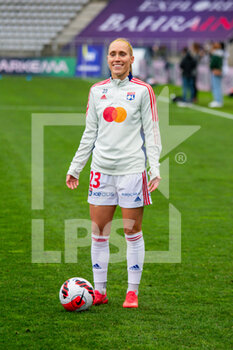 2021-12-12 - Janice Cayman of Olympique Lyonnais warms up ahead of the Women's French championship D1 Arkema football match between Paris FC and Olympique Lyonnais on December 12, 2021 at Charlety stadium in Paris, France - PARIS FC VS OLYMPIQUE LYONNAIS - FRENCH WOMEN DIVISION 1 - SOCCER