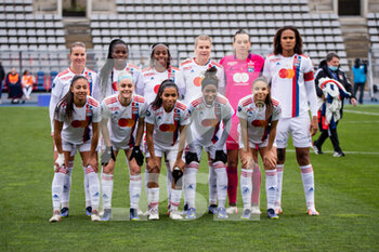 2021-12-12 - The players of Olympique Lyonnais ahead of the Women's French championship D1 Arkema football match between Paris FC and Olympique Lyonnais on December 12, 2021 at Charlety stadium in Paris, France - PARIS FC VS OLYMPIQUE LYONNAIS - FRENCH WOMEN DIVISION 1 - SOCCER