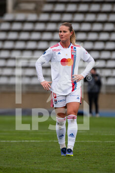 2021-12-12 - Amandine Henry of Olympique Lyonnais reacts during the Women's French championship D1 Arkema football match between Paris FC and Olympique Lyonnais on December 12, 2021 at Charlety stadium in Paris, France - PARIS FC VS OLYMPIQUE LYONNAIS - FRENCH WOMEN DIVISION 1 - SOCCER