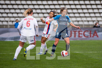 2021-12-12 - Daphne Corboz of Paris FC controls the ball during the Women's French championship D1 Arkema football match between Paris FC and Olympique Lyonnais on December 12, 2021 at Charlety stadium in Paris, France - PARIS FC VS OLYMPIQUE LYONNAIS - FRENCH WOMEN DIVISION 1 - SOCCER
