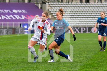 2021-12-12 - Amandine Henry of Olympique Lyonnais and Thea Greboval of Paris FC fight for the ball during the Women's French championship D1 Arkema football match between Paris FC and Olympique Lyonnais on December 12, 2021 at Charlety stadium in Paris, France - PARIS FC VS OLYMPIQUE LYONNAIS - FRENCH WOMEN DIVISION 1 - SOCCER